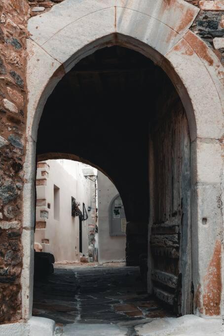 Castlevania- Traditional House In The Castle Naxos City Exterior photo